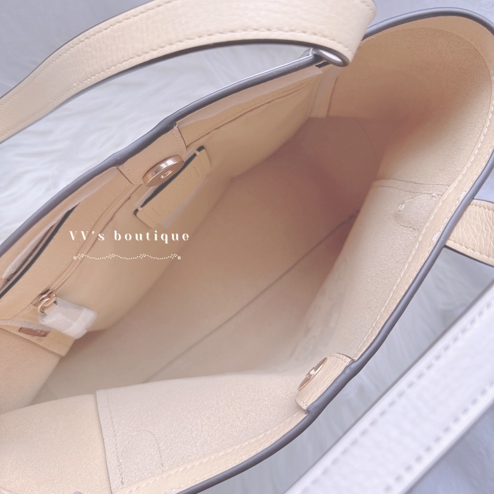 NWT Coach Tote 27 With Horse And Carriage Chalk Vanilla Cream C4062 RARE FIND - Picture 7 of 10